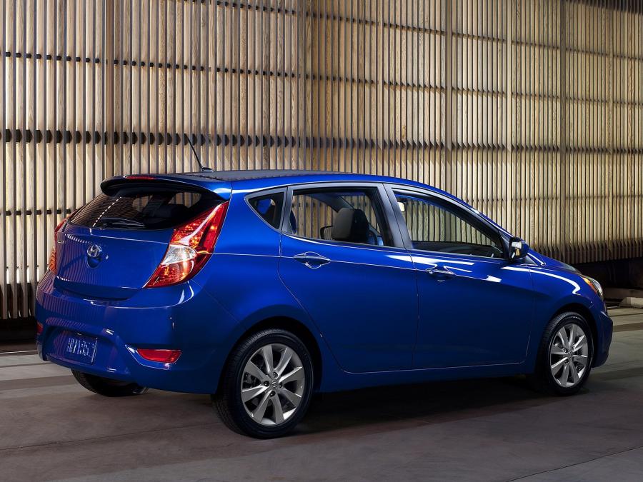  Hyundai Accent 5-Door 2011 года  (US) (фото 20 из 24)